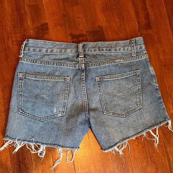 Gap- sexy boyfriend fit denim shorts size 25 - Picture 4 of 4